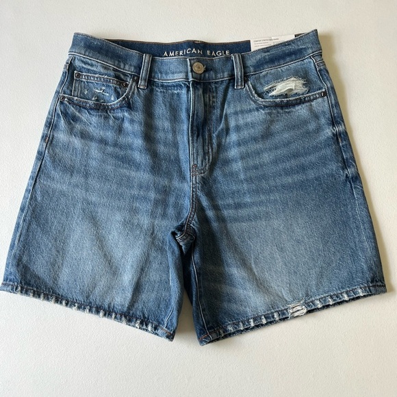 American Eagle '90s BOYFRIEND
BERMUDA
COMFORT STRETCH
WAISTBAND size 12 NWT - Picture 1 of 7